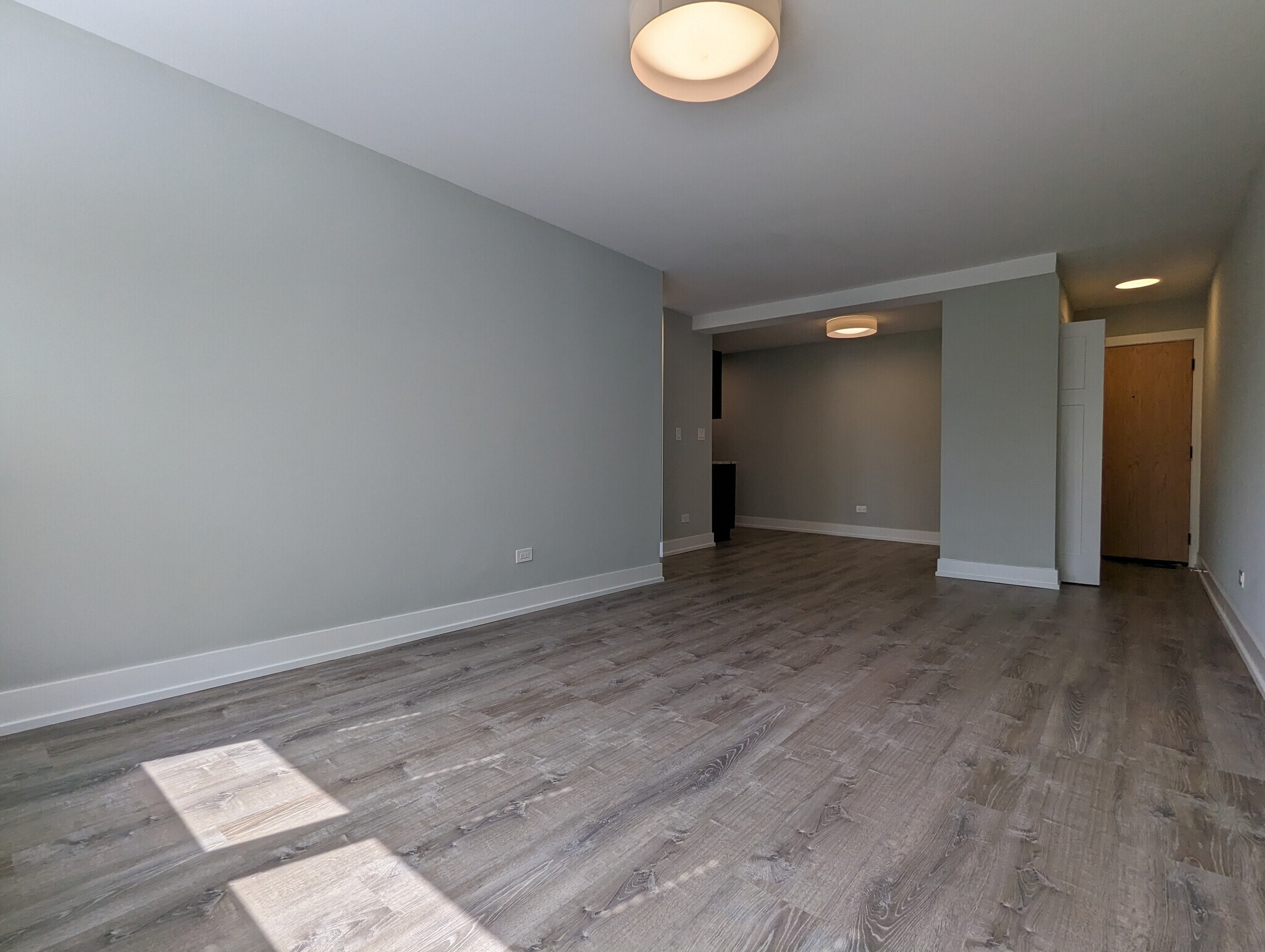 Building Photo - 456 W Barry Ave