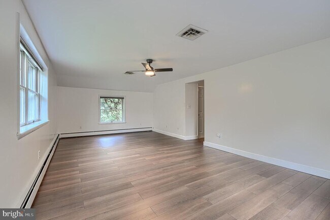 Building Photo - 1703 Roland Ave