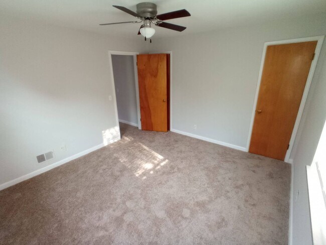 Bedroom #1 with his and hers closet (1 walk in closet) - 2202 Suffolk St