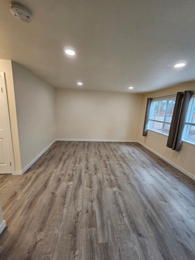 Building Photo - 12822 117th St E