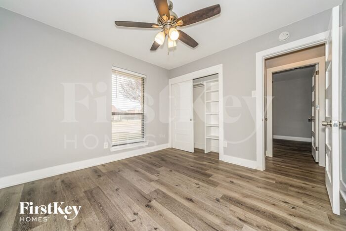 Building Photo - 2626 Fallcreek Dr