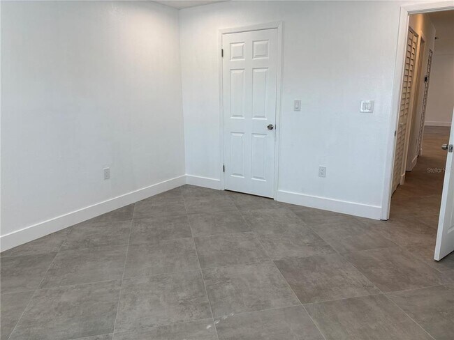 Building Photo - 5815 Erin Ln S