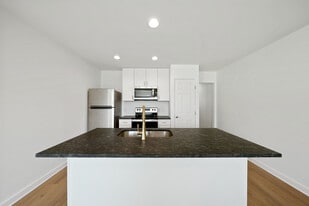 Building Photo - 2927 Nicholson Dr