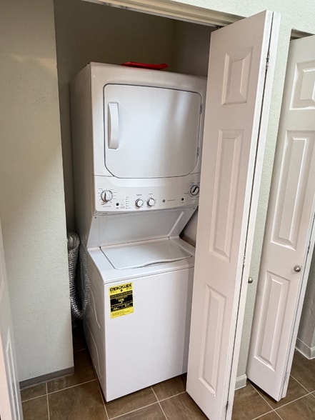 Building Photo - 1225 W Prospect Rd