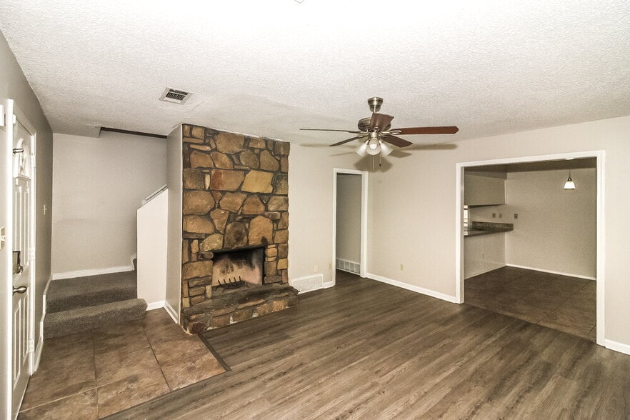 Building Photo - 8229 Valley Ridge Trail