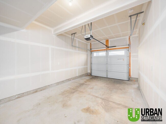 Building Photo - Woodlawn Duplex