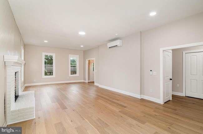Building Photo - 4910 Earl Dr