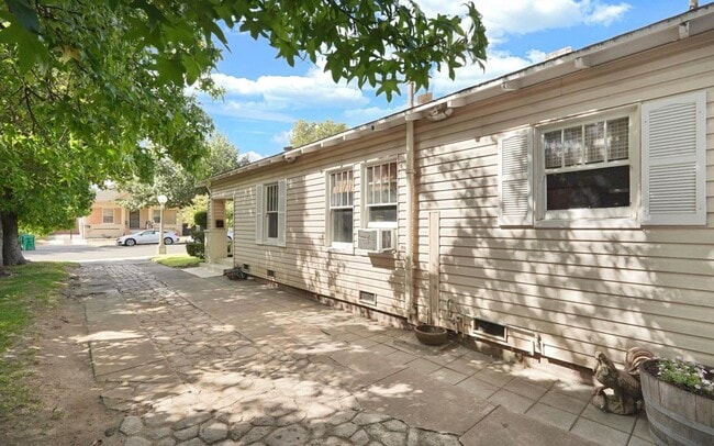 Building Photo - 511 Locust St