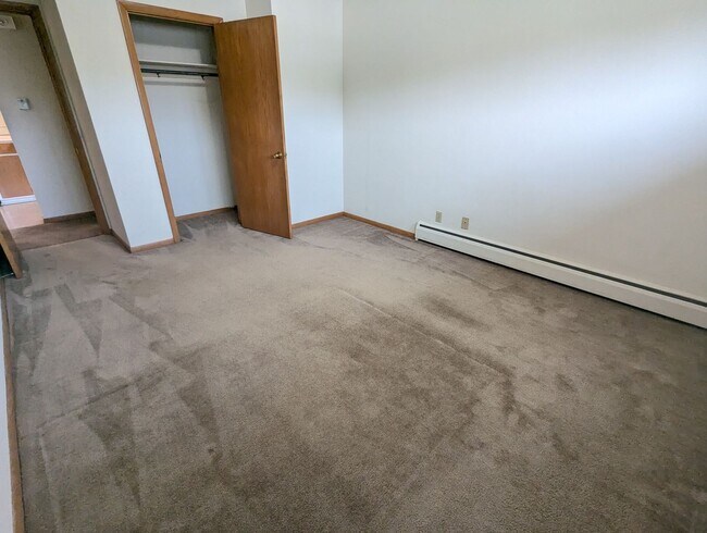 Building Photo - Great 1bed - 1bath in the Vilas Area