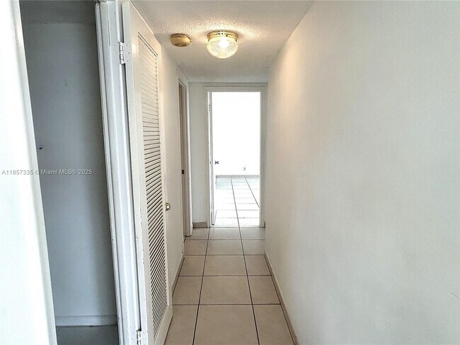 Building Photo - 1825 S Ocean Dr