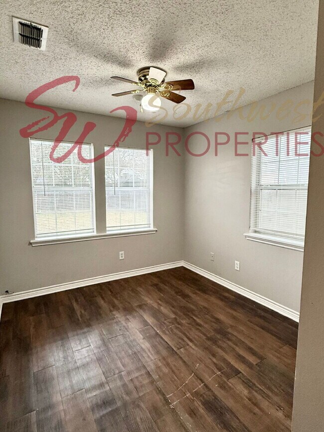 Building Photo - Charming 3 bedroom, 1 bath home