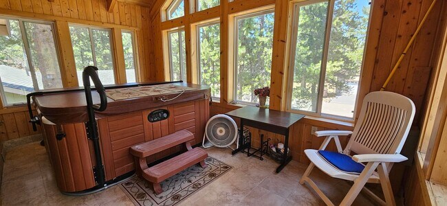 Building Photo - Large furnished mountain home walking distance to the river --- Available October 1