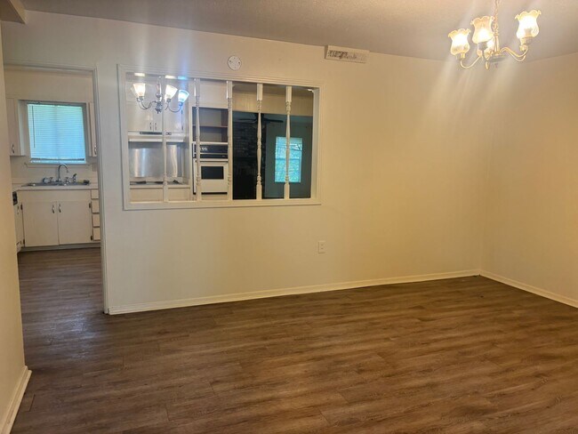 Building Photo - 1745 Woody Dr