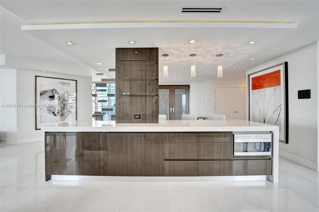 Building Photo - 17875 Collins Ave