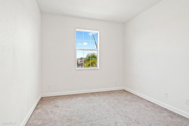 Building Photo - 3 br, 2.5 bath Townhome - Charleston Commons