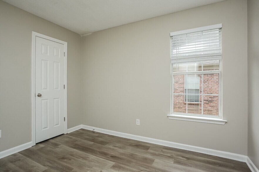 Building Photo - 5583 Sugarberry Ln