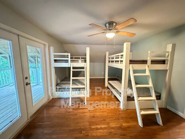 Building Photo - 971 Mountain Cove Rd