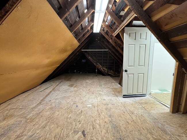 Building Photo - Two Bedroom Front House near Westside Village