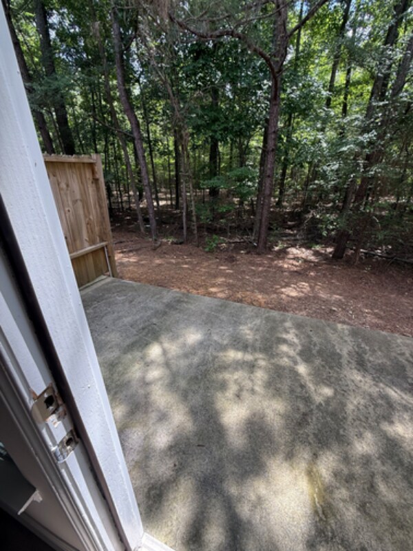 Building Photo - 347 Leafmore Rd SW