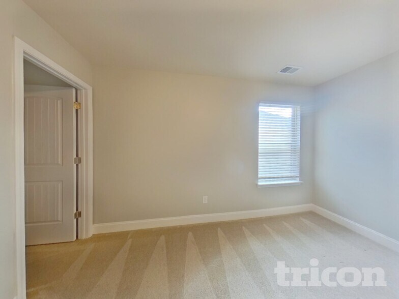 Building Photo - 11938 Quail Dr