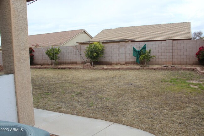 Building Photo - 15876 W Sonora St