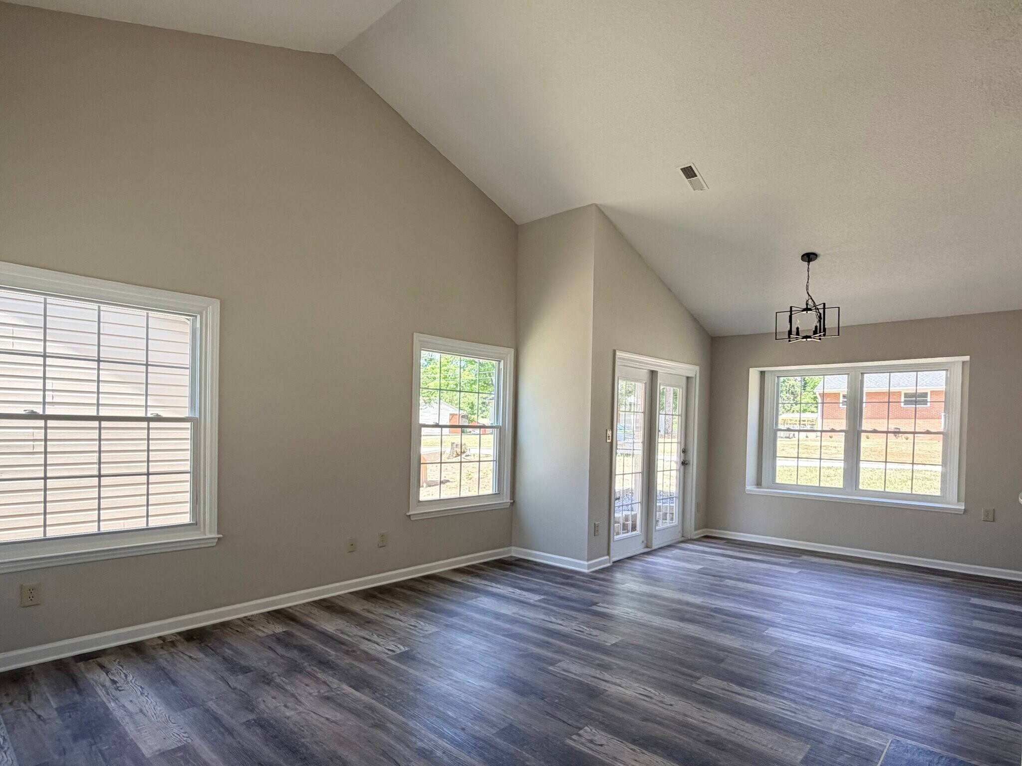 Building Photo - 405 Amberly Dr