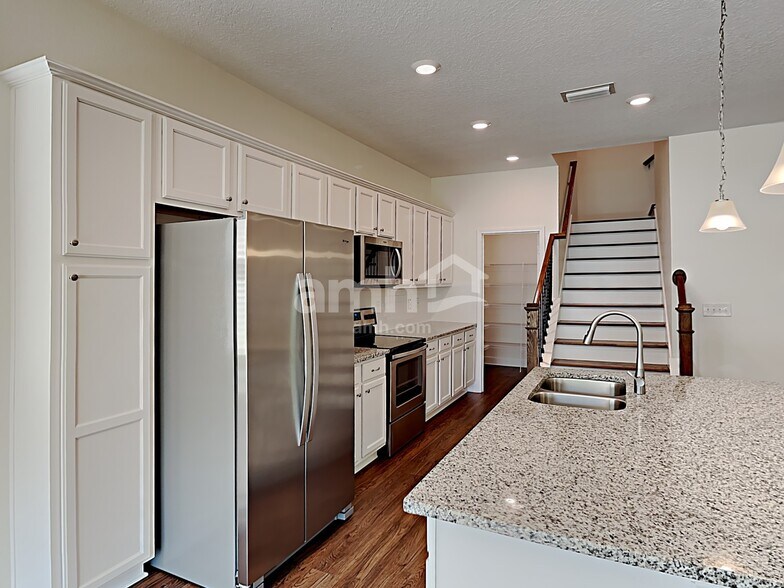 Building Photo - 505 Pine Terrace Dr