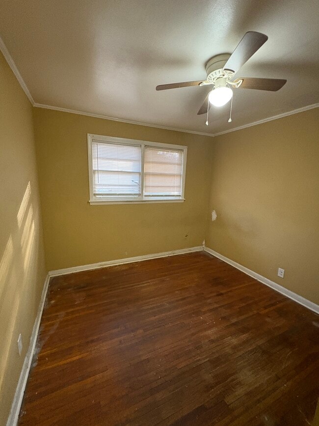 Building Photo - 622 6th St