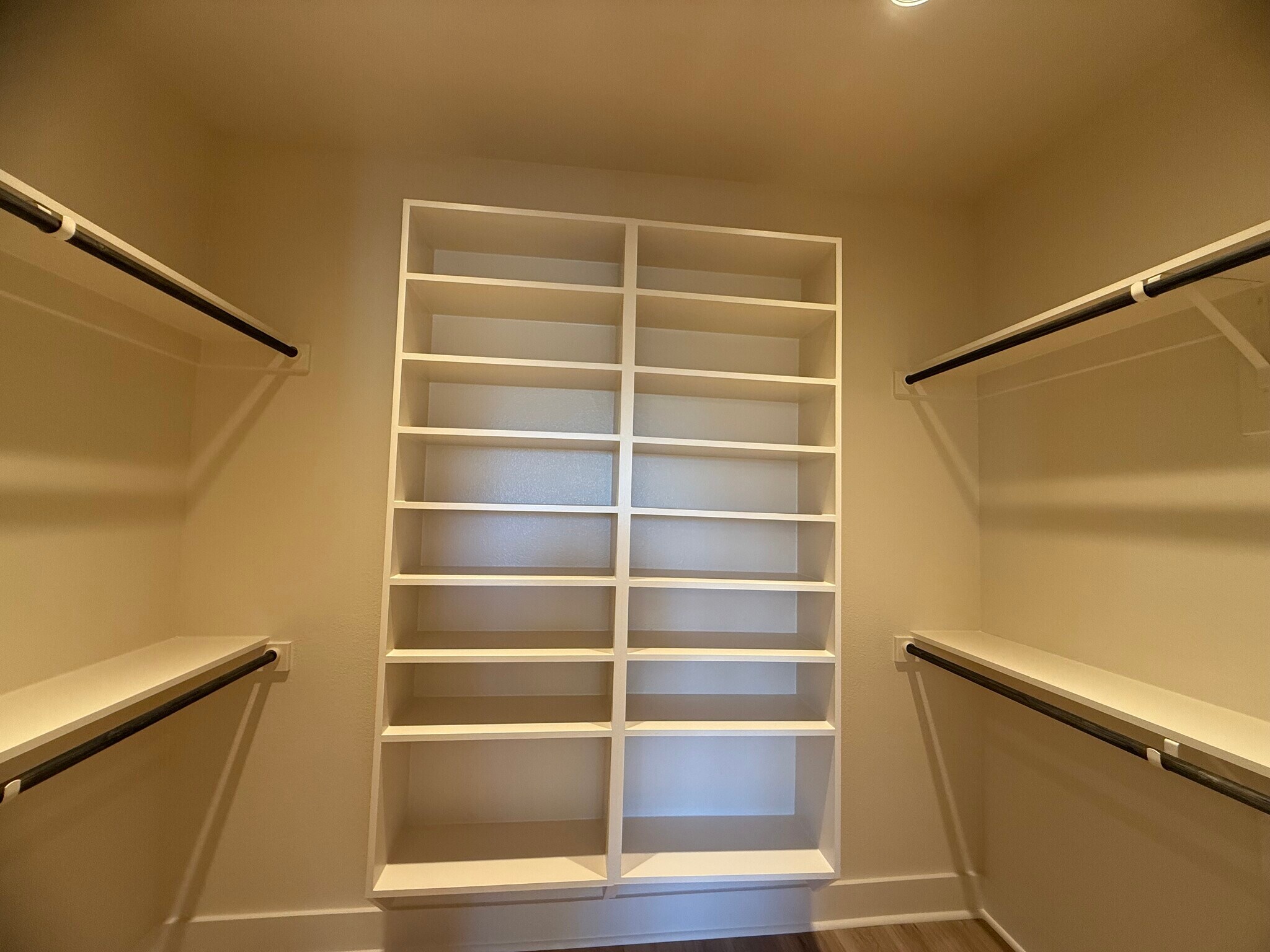 Building Photo - 207 Railroad Ave