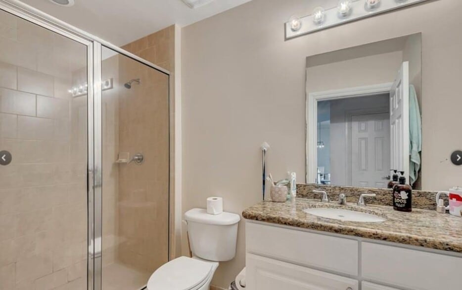 Building Photo - 3001 NE 185th St