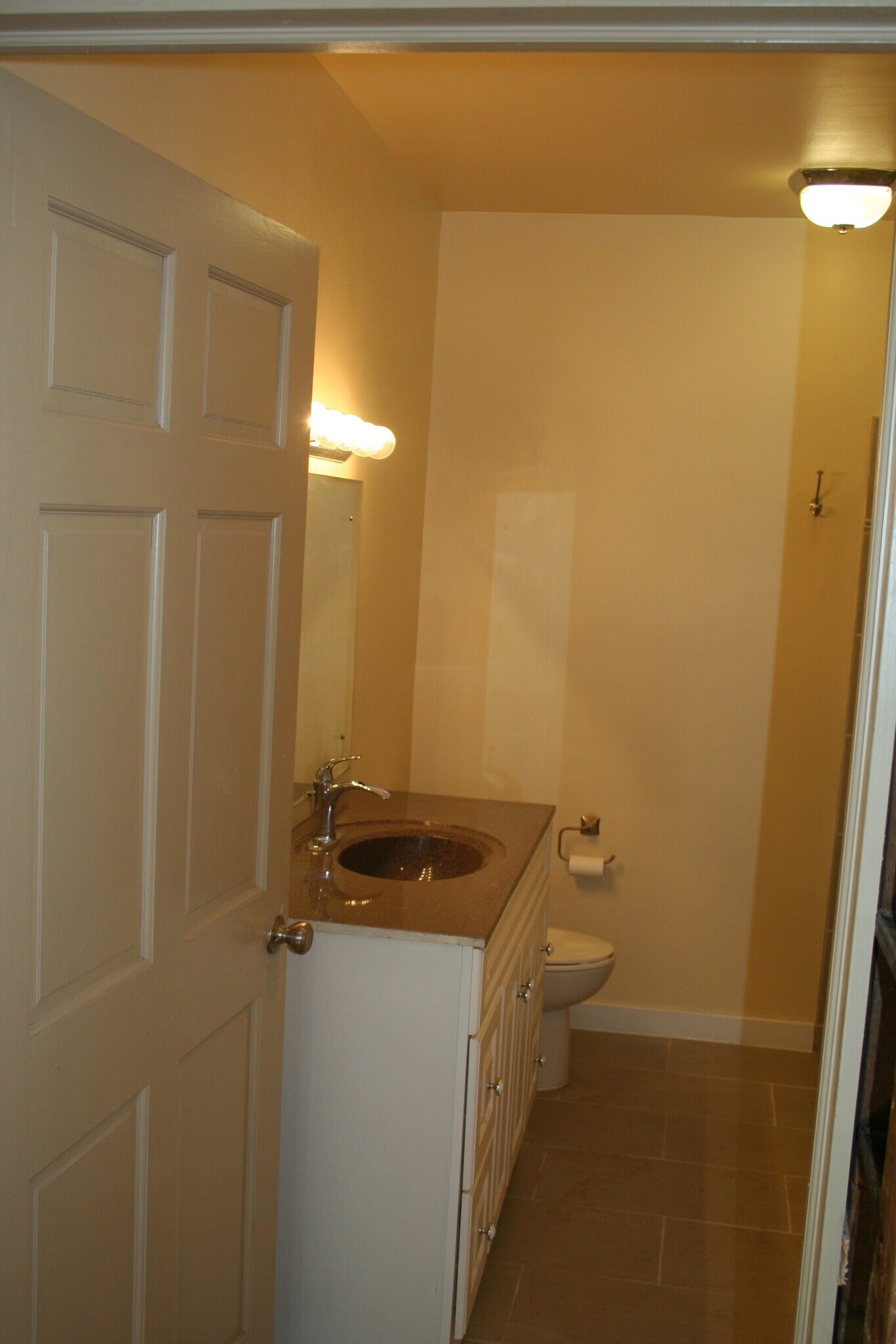 Building Photo - 26 E Walnut St