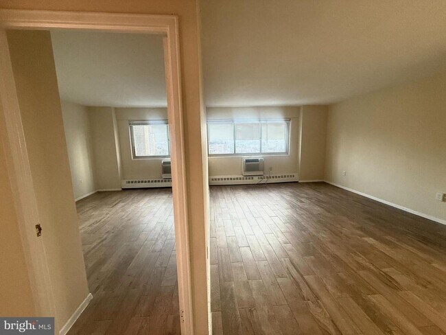 Building Photo - 2101 Chestnut St