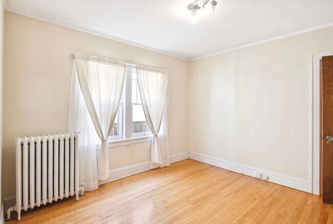 Building Photo - 4542 Grand Ave S