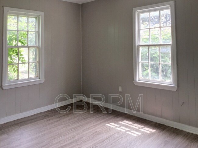 Building Photo - 2912 Emory St