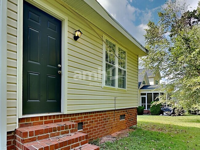 Building Photo - 4038 River Falls Dr