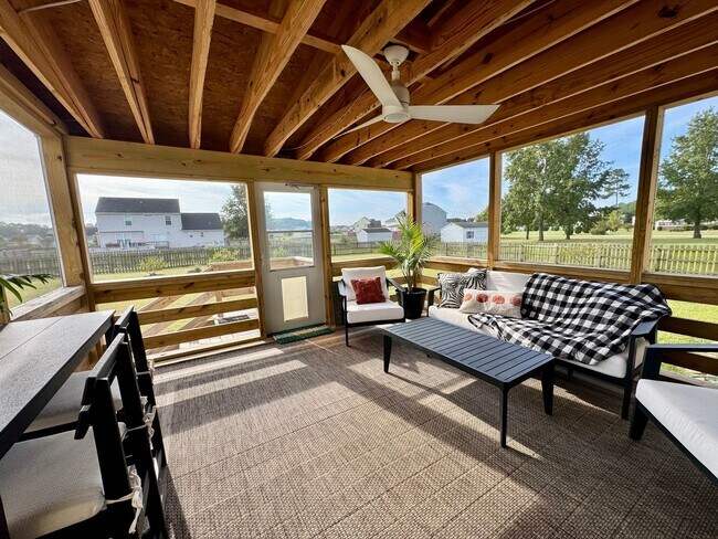 Building Photo - 309 Queenswood Blvd