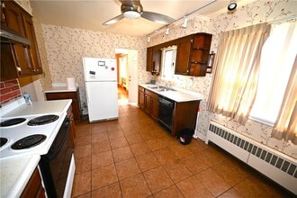 Building Photo - 30 Redfern Dr