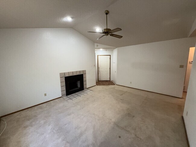 Building Photo - 2019 Dickens Dr