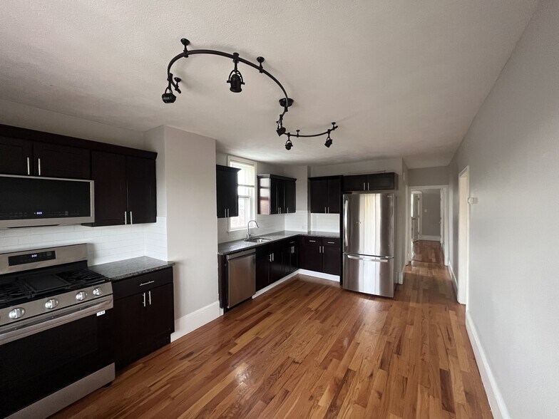 Primary Photo - 69 Homer St