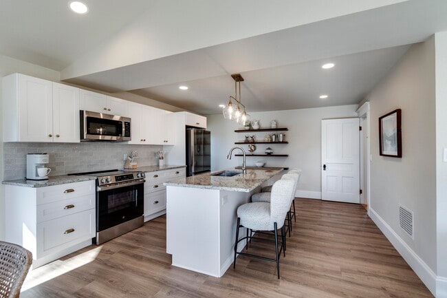 Building Photo - 7223 University Ave