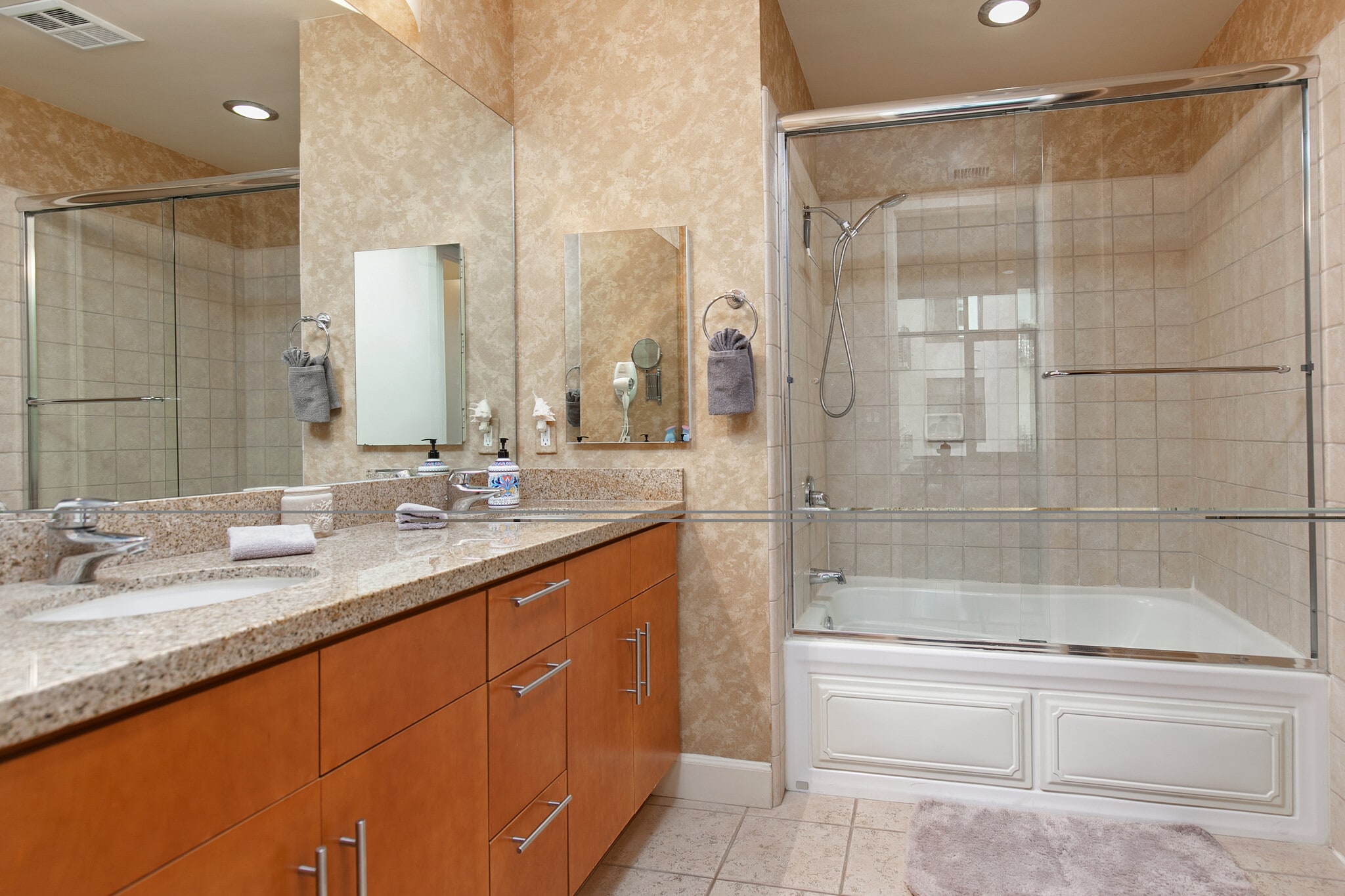 Building Photo - 1050 Island Ave