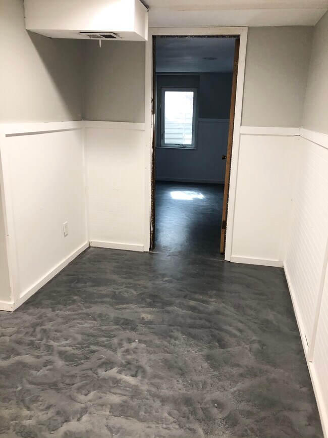 Building Photo - 2540 Cedarwood Ave