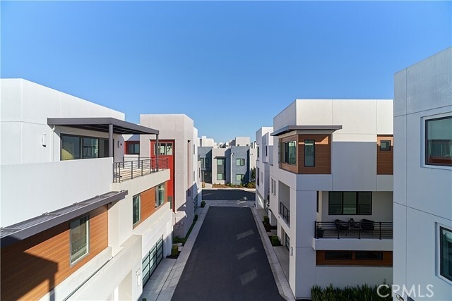 Building Photo - 6 Transport