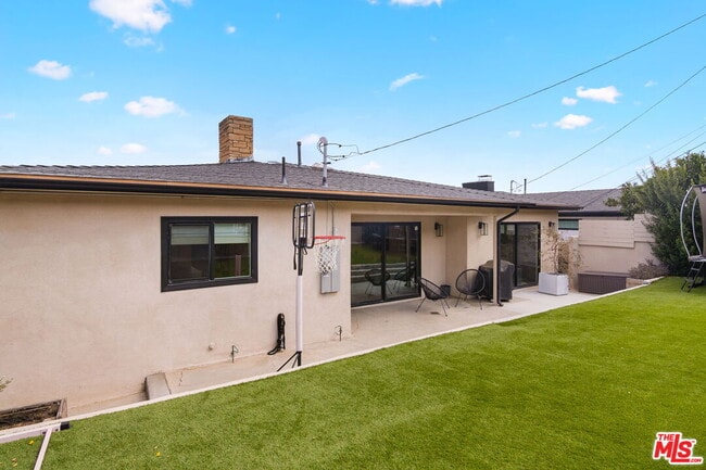 Building Photo - 5664 Coliseum St