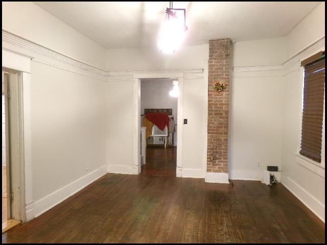 Building Photo - 303 E Nichols St