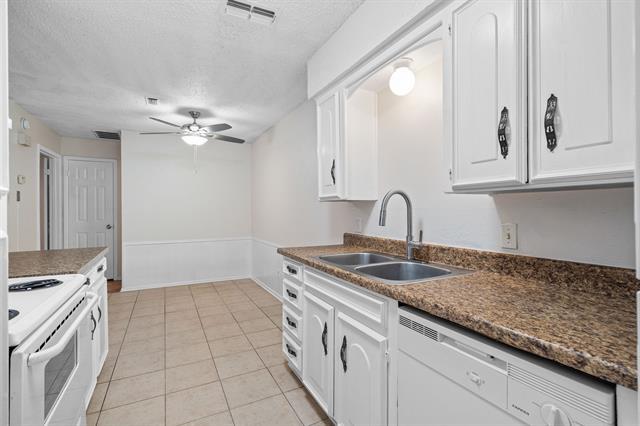 Building Photo - 726 E Pecan St