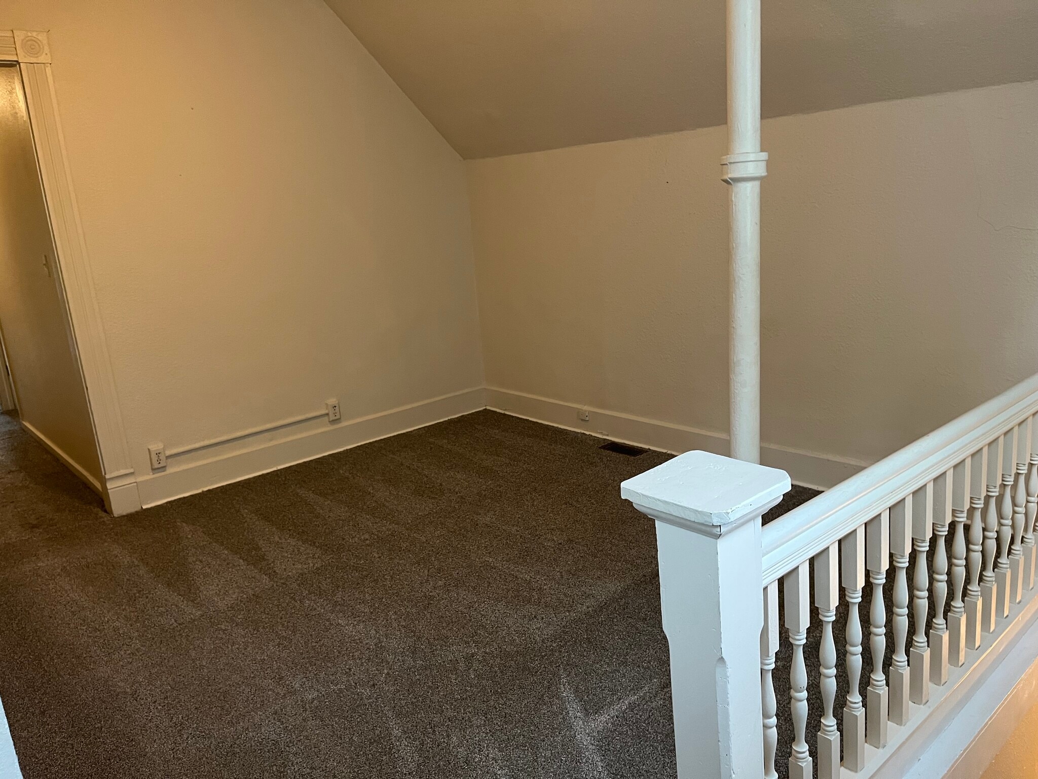 Building Photo - 921 N Hamilton Ave