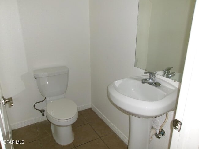 Building Photo - 4704 Pistolero Ln