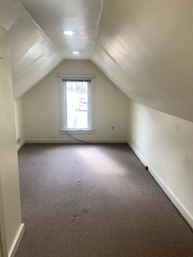 Building Photo - 30 W Main St