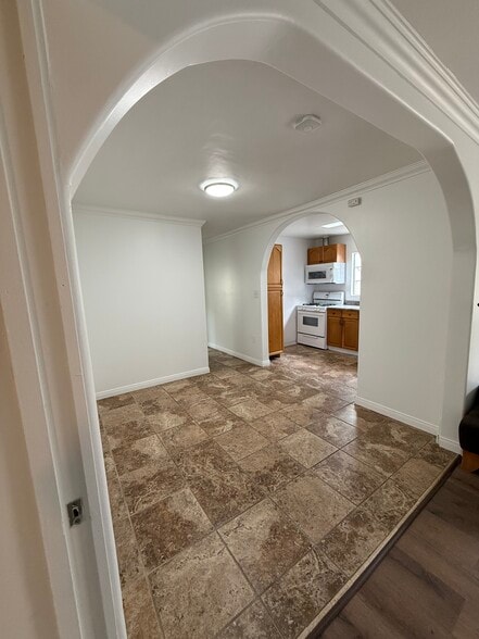 Dining room - 2755 Knox Ave